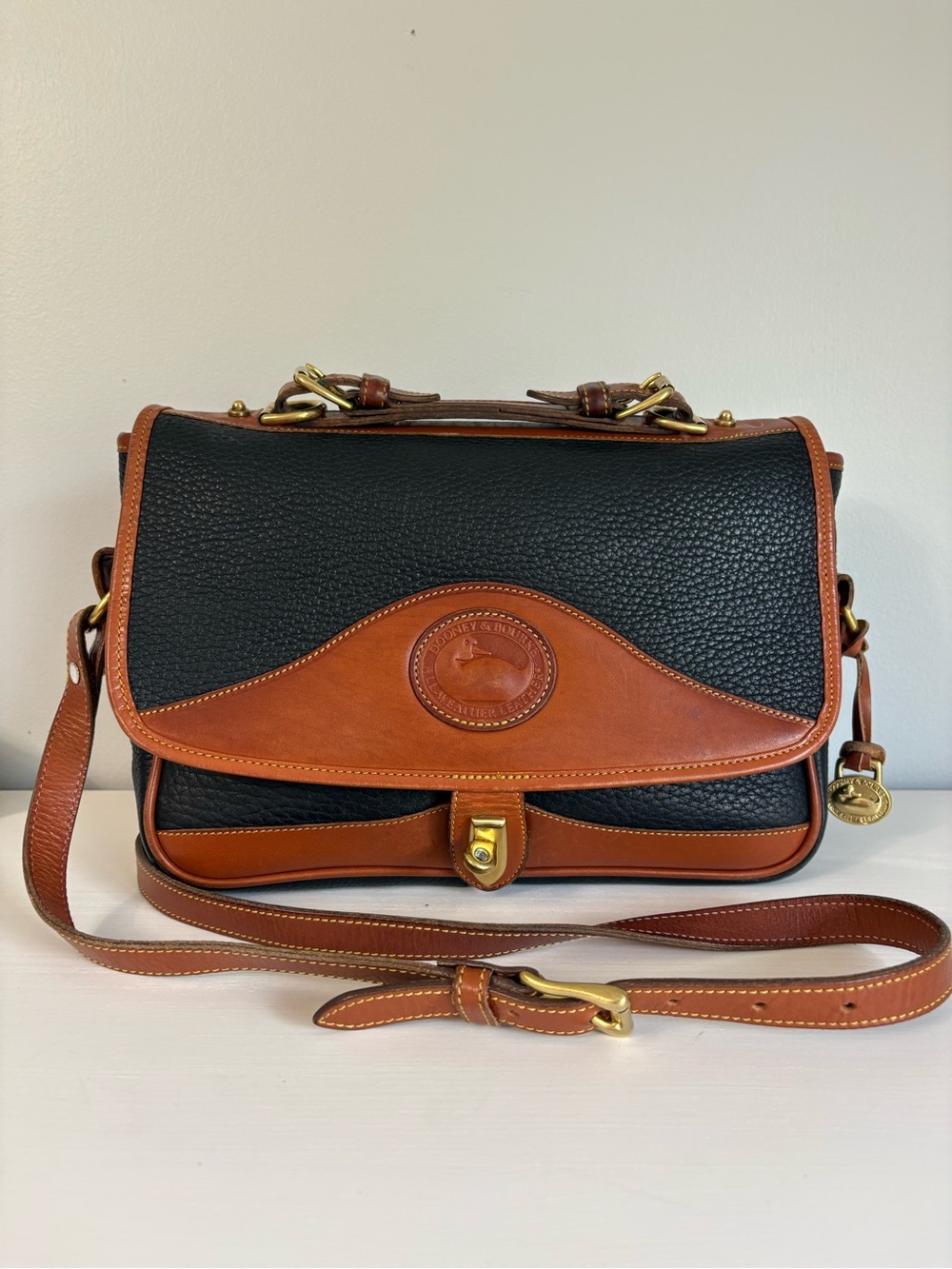 Vintage Dooney & Bourke AWL Leather Carrier Bag Black Tan Crossbody Satchel 90s - Picture 2 of 16